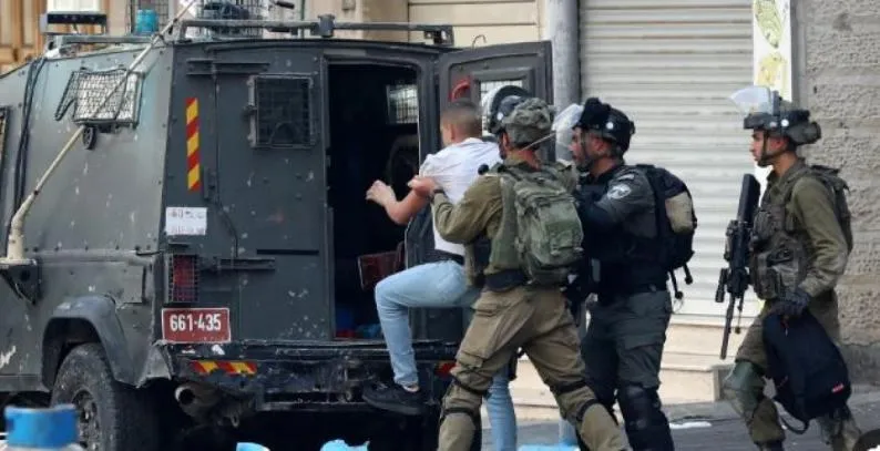 الاحتلال يشن حملة اعتقالات تطال أكاديميين ونساء في مناطق متفرقة بالضفة